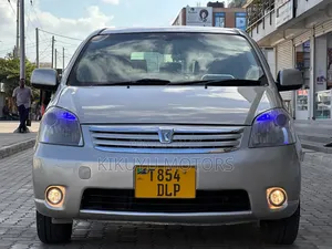Toyota Raum 2004 Silver