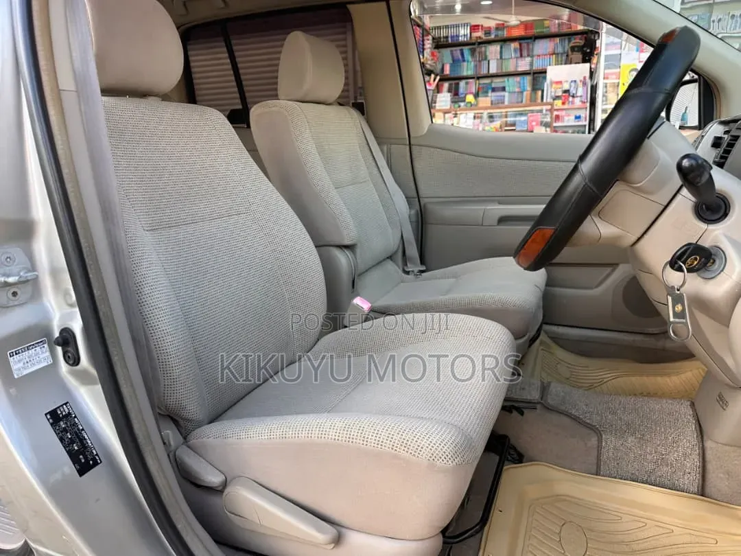 Toyota Raum 2004 Silver
