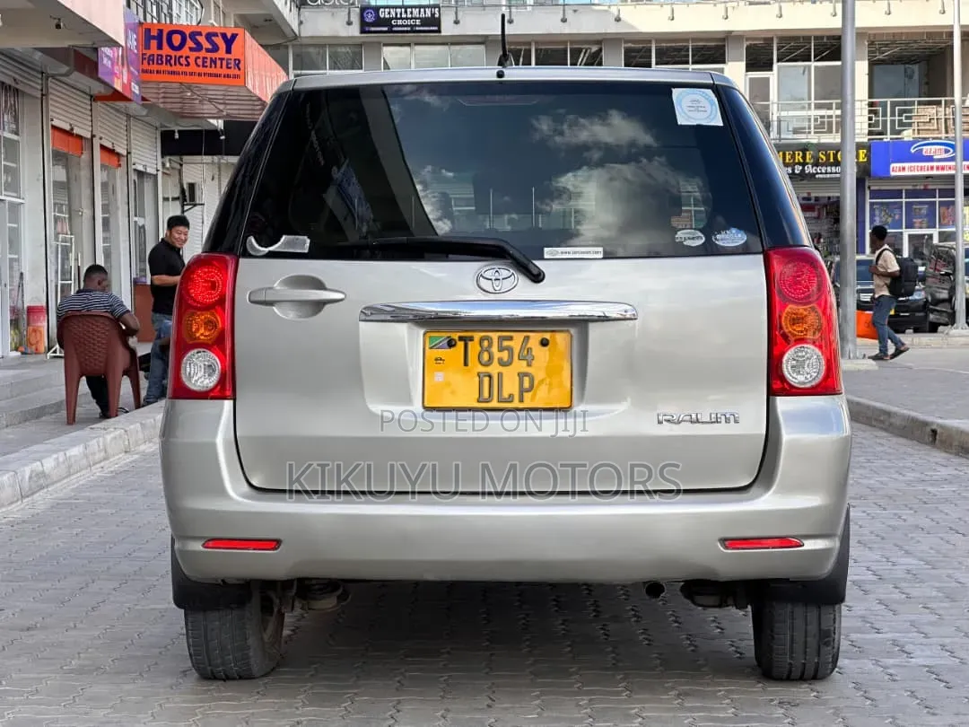 Toyota Raum 2004 Silver