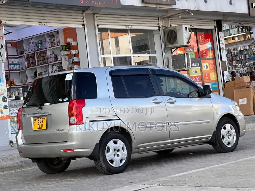 Toyota Raum 2004 Silver