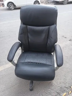 Executive Office Chair / Boss Chair ( Kiti Cha Mkurugenzi Au Meneja ).