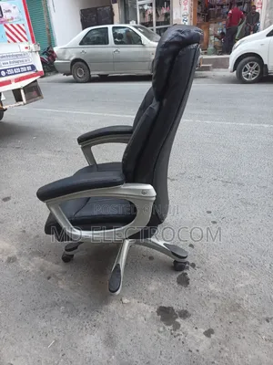 Executive Office Chair / Boss Chair ( Kiti Cha Mkurugenzi Au Meneja ).