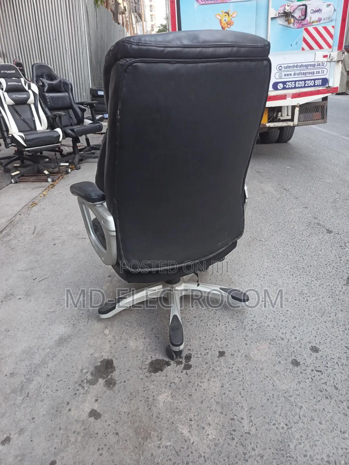 Executive Office Chair / Boss Chair ( Kiti Cha Mkurugenzi Au Meneja ).