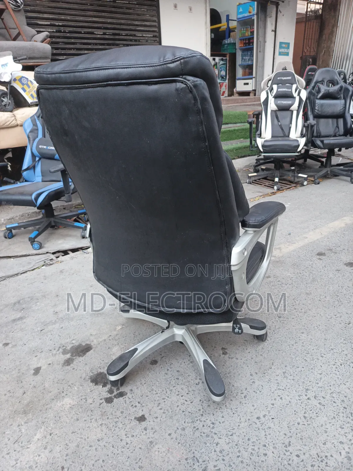 Executive Office Chair / Boss Chair ( Kiti Cha Mkurugenzi Au Meneja ).