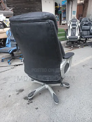 Executive Office Chair / Boss Chair ( Kiti Cha Mkurugenzi Au Meneja ).