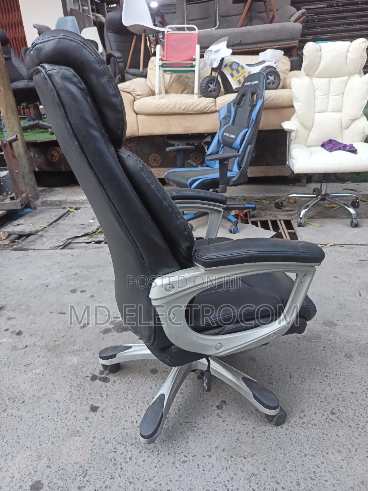 Executive Office Chair / Boss Chair ( Kiti Cha Mkurugenzi Au Meneja ).