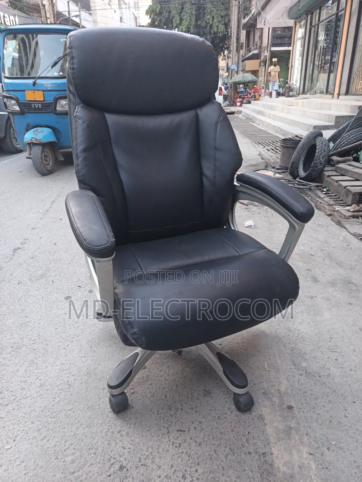 Executive Office Chair / Boss Chair ( Kiti Cha Mkurugenzi Au Meneja ).