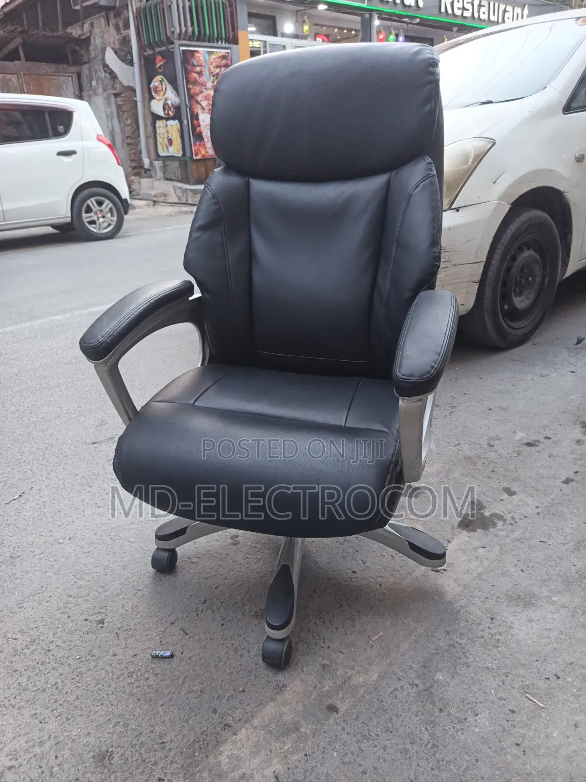Executive Office Chair / Boss Chair ( Kiti Cha Mkurugenzi Au Meneja ).