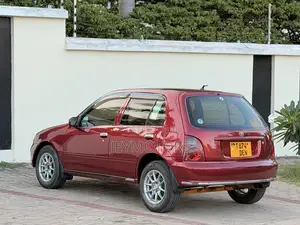 Toyota Starlet 2000 Maroon