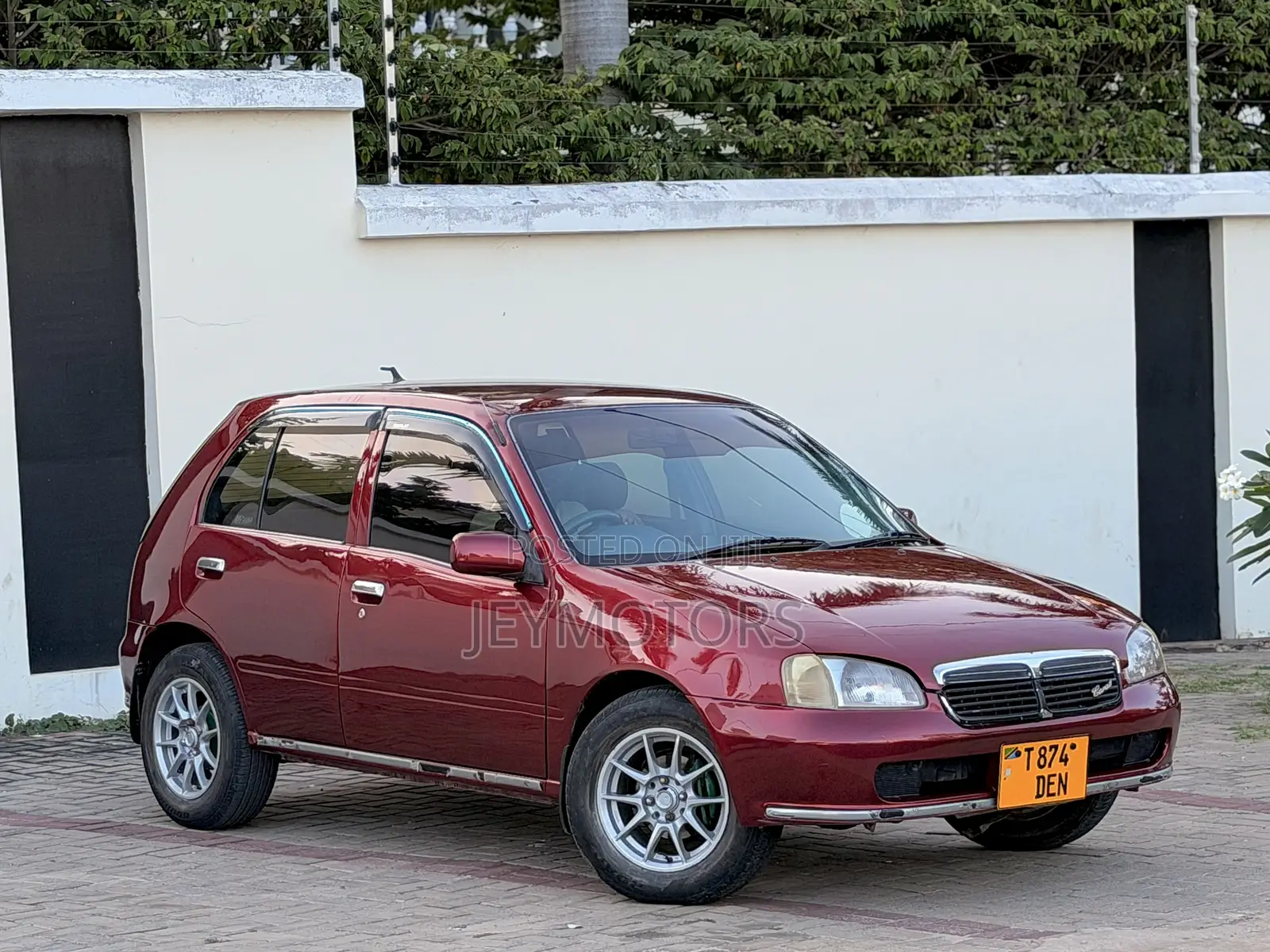 Toyota Starlet 2000 Maroon