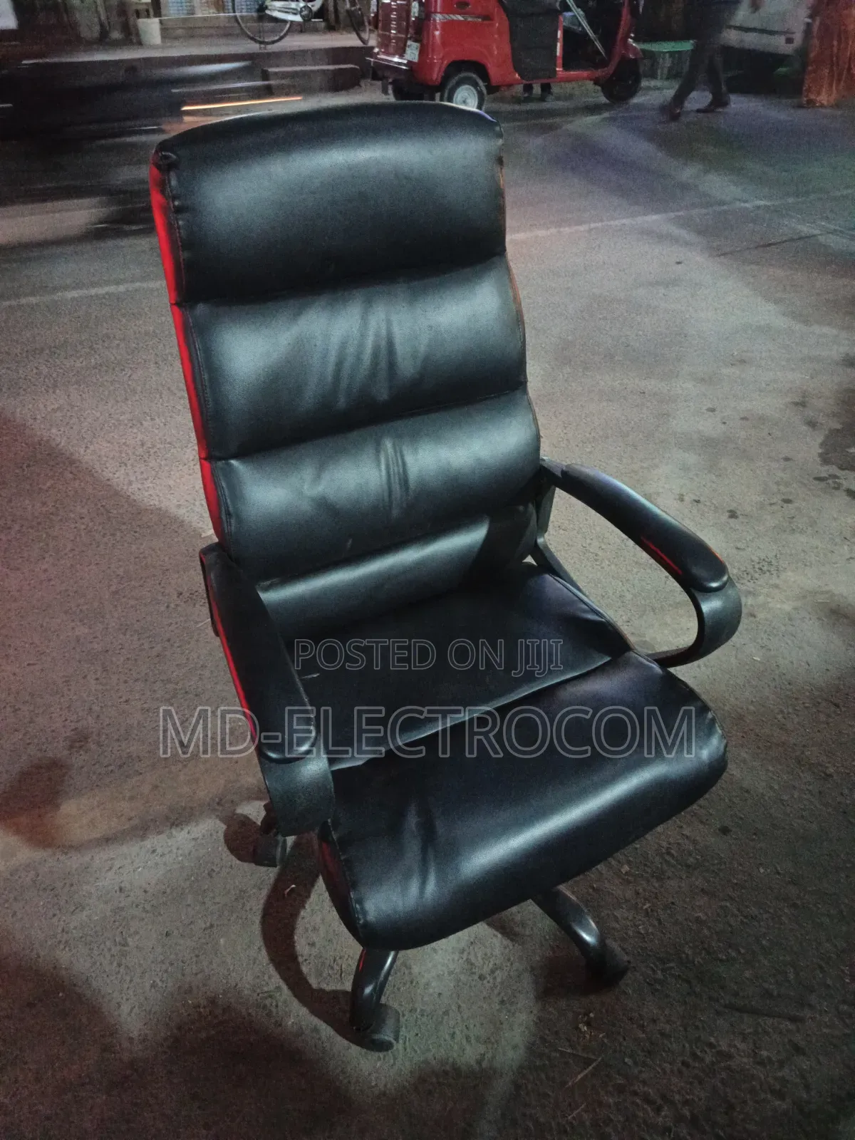 Executive/Boss Office Chair (Kiti Cha Mkurugenzi Au Bosi).