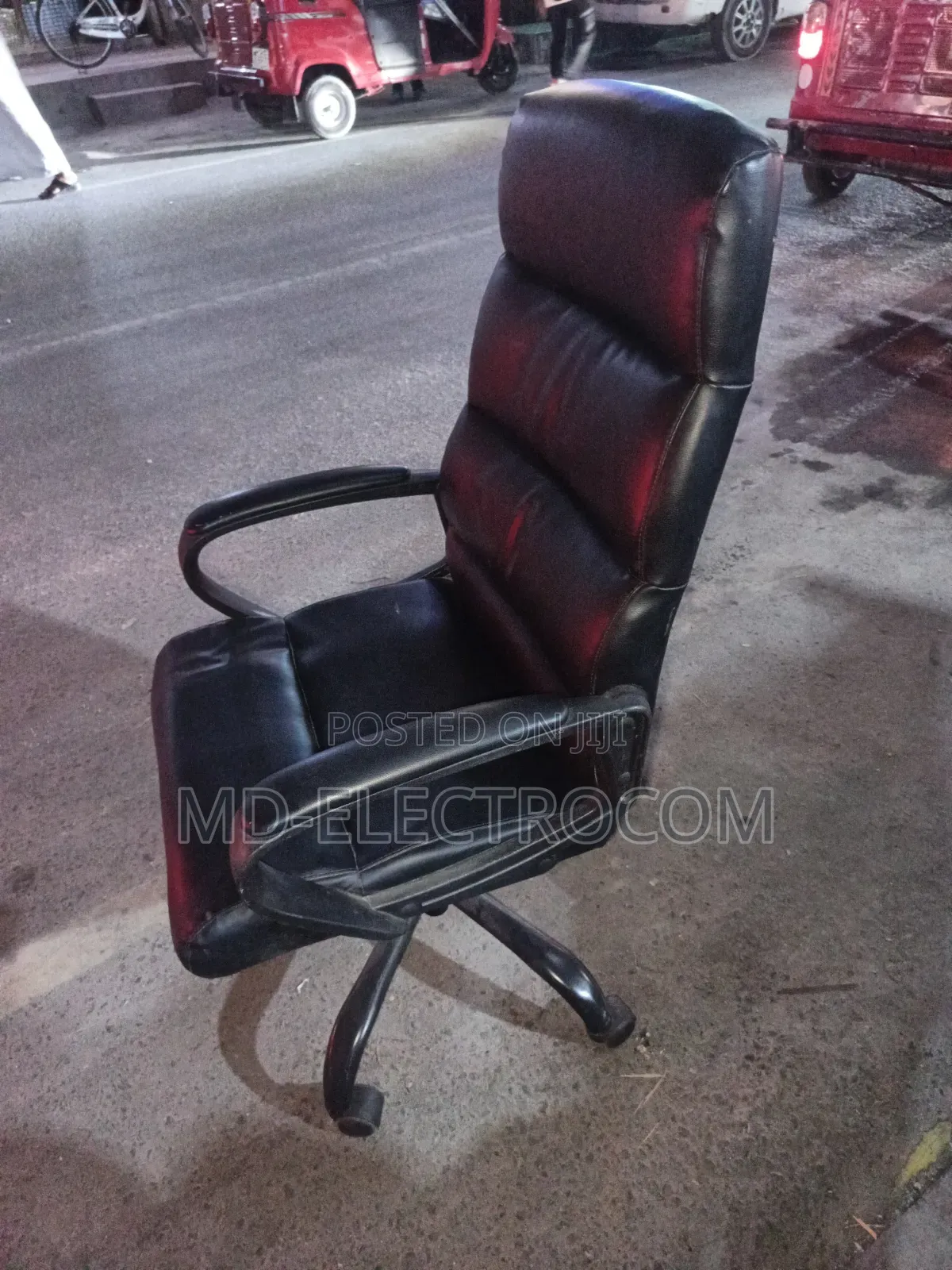 Executive/Boss Office Chair (Kiti Cha Mkurugenzi Au Bosi).
