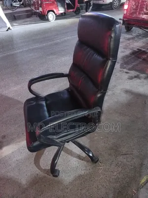Executive/Boss Office Chair (Kiti Cha Mkurugenzi Au Bosi).