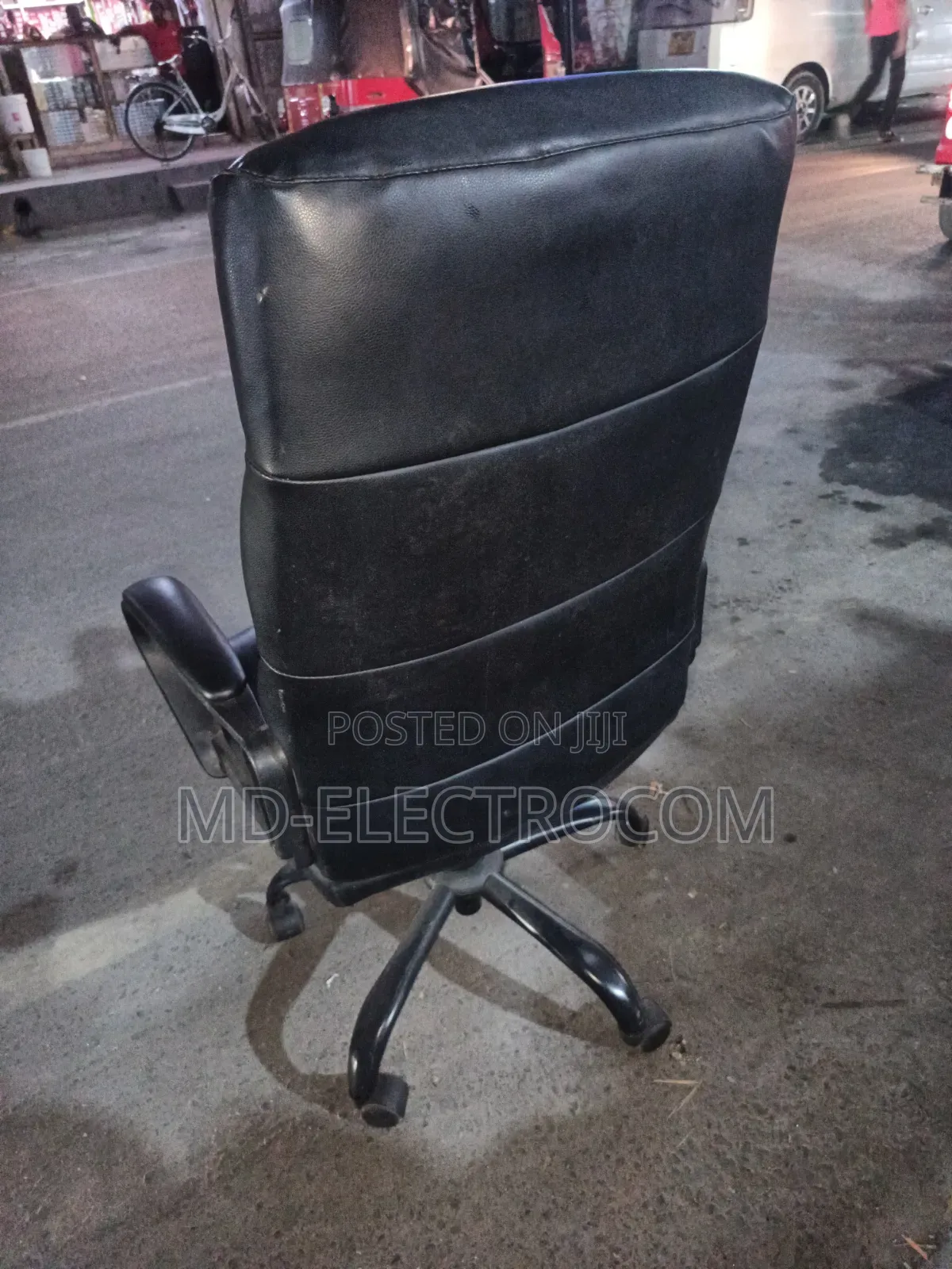 Executive/Boss Office Chair (Kiti Cha Mkurugenzi Au Bosi).