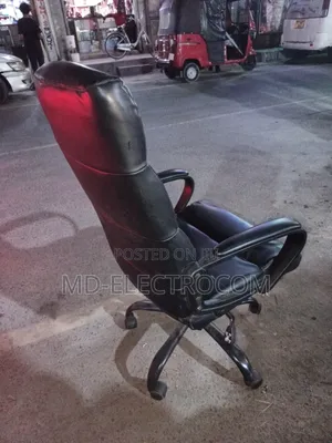 Executive/Boss Office Chair (Kiti Cha Mkurugenzi Au Bosi).
