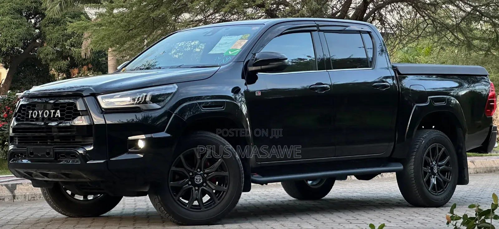 Toyota Hilux 2024 Black
