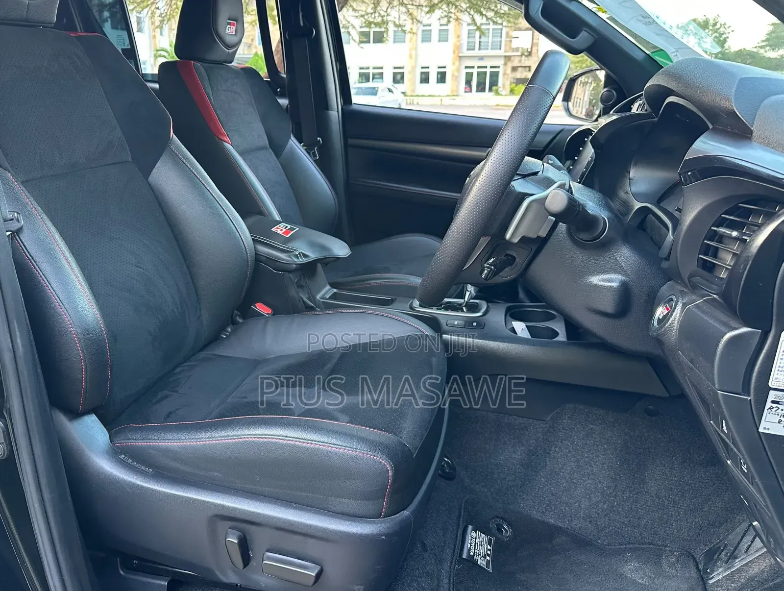 Toyota Hilux 2024 Black