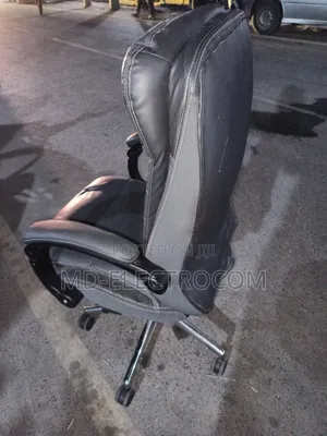 Executive Office Chair / Boss Chair ( Kiti Cha Ofisi Cha Kifahari )