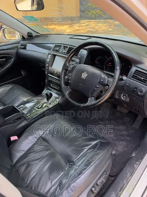 Toyota Crown Royale 2005 Pearl
