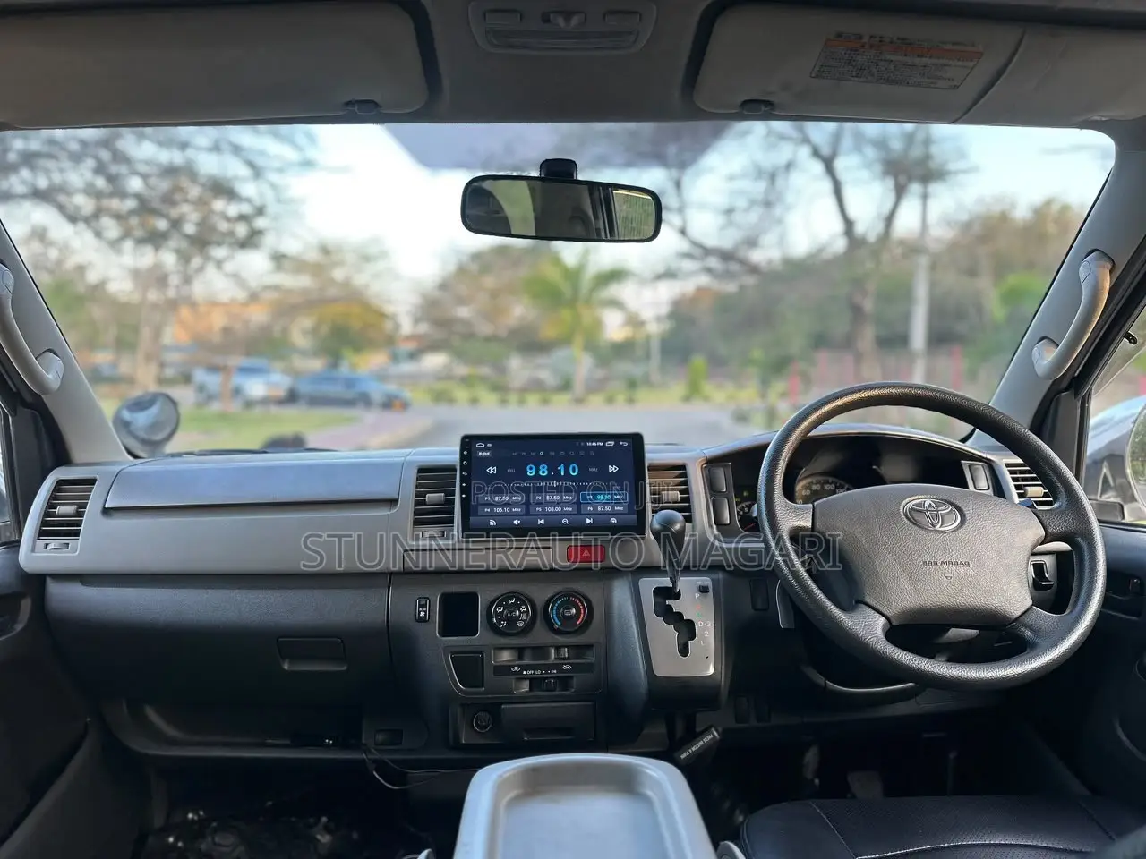 Toyota Quantum 2010 Silver