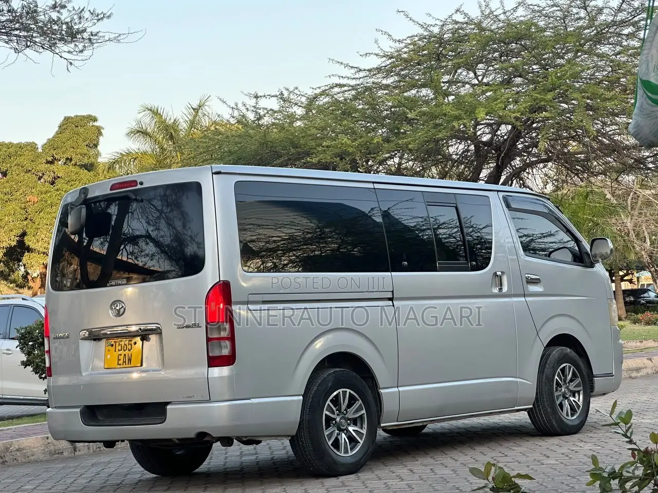 Toyota Quantum 2010 Silver