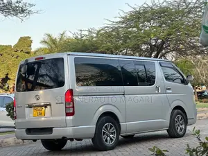 Toyota Quantum 2010 Silver