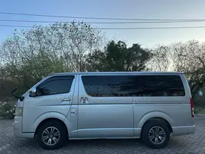 Toyota Quantum 2010 Silver