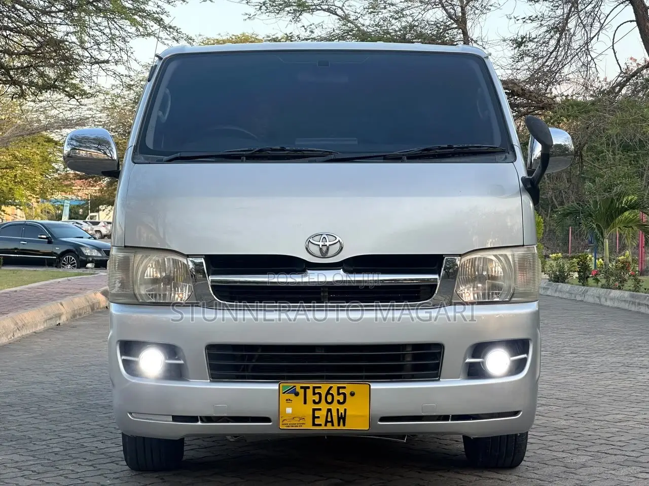 Toyota Quantum 2010 Silver