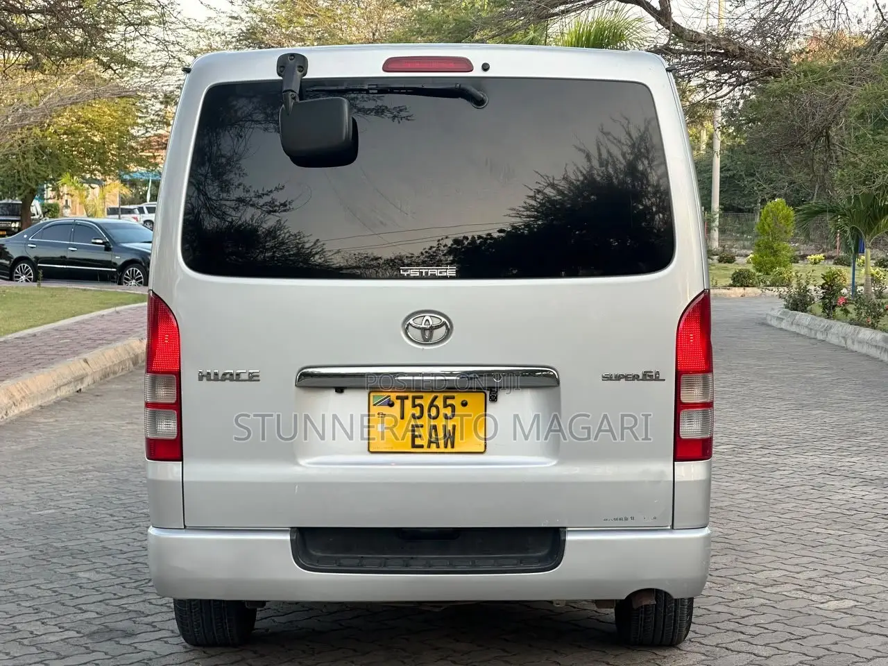 Toyota Quantum 2010 Silver