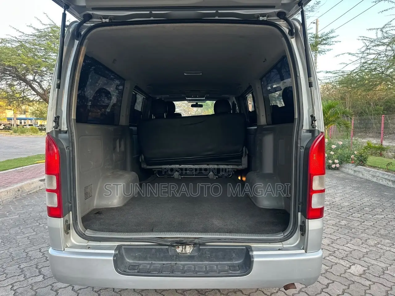 Toyota Quantum 2010 Silver
