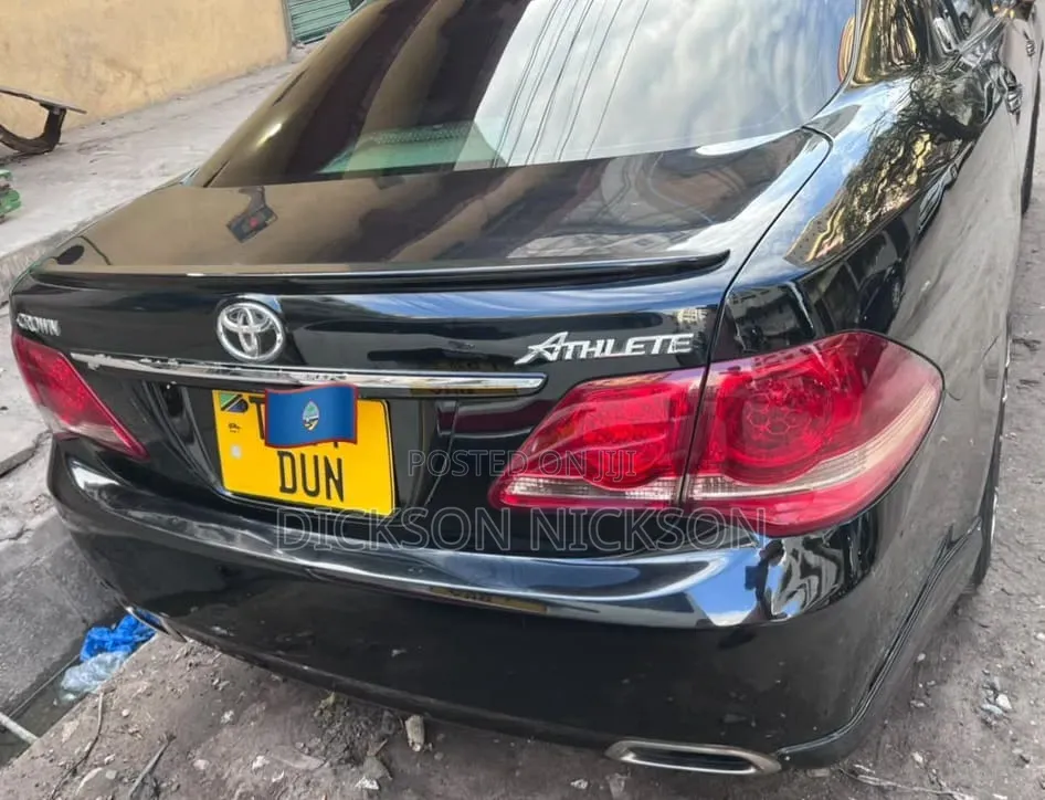 Toyota Crown 2010 Black