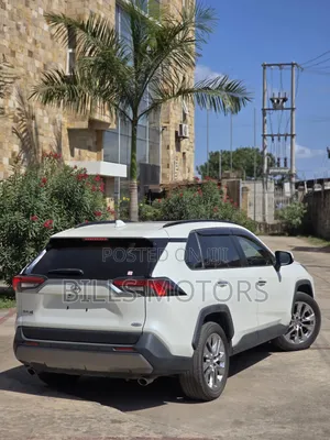 Toyota RAV4 Prime XSE AWD 2023 White