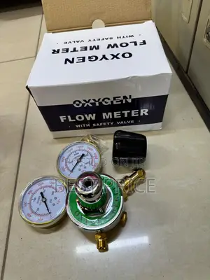 Heavy-Duty Oxygen Gas Regulator / Flow Meter With Safety Valve