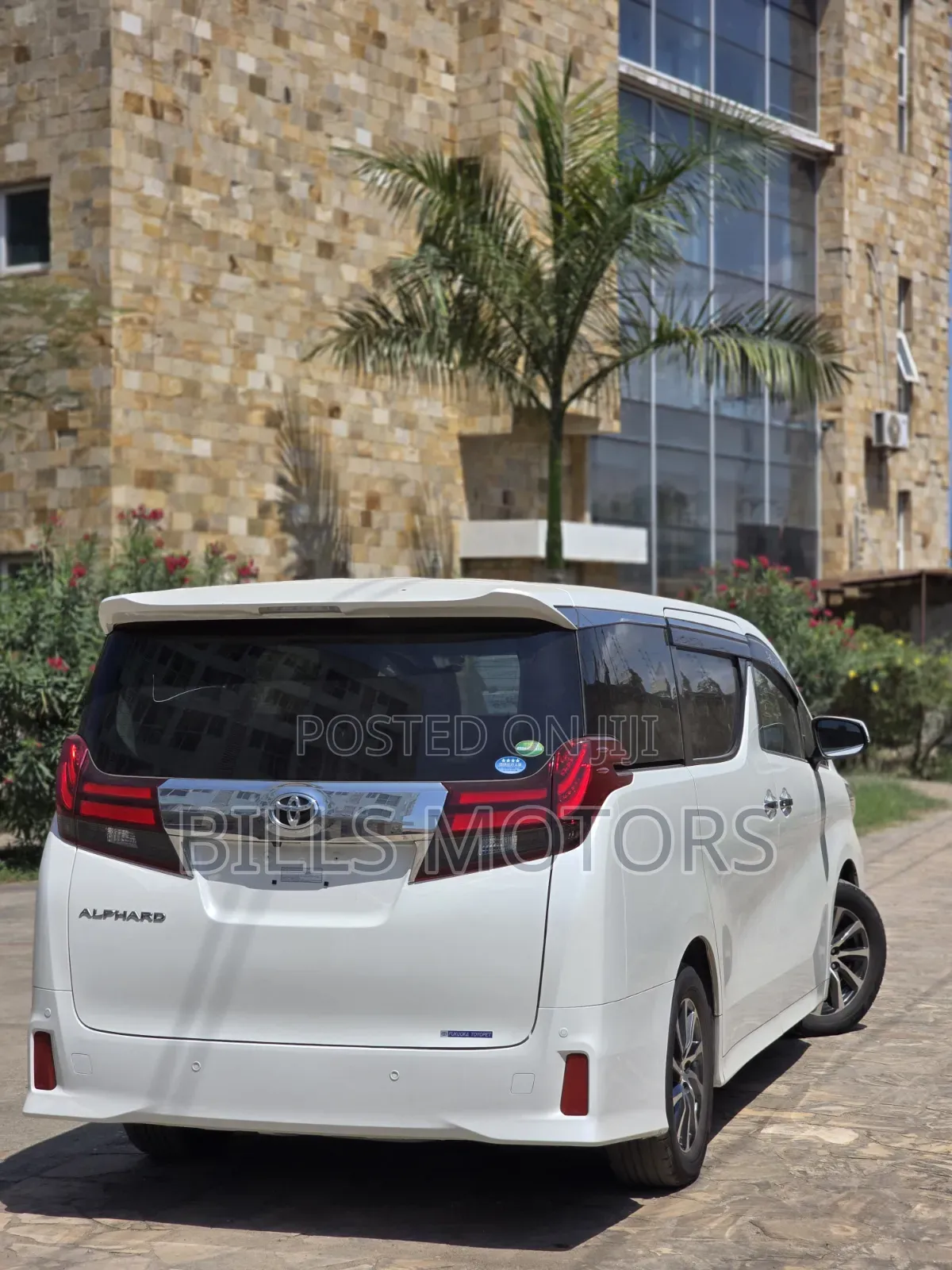 Toyota Alphard 2.5 Hybrid AWD 2016 White