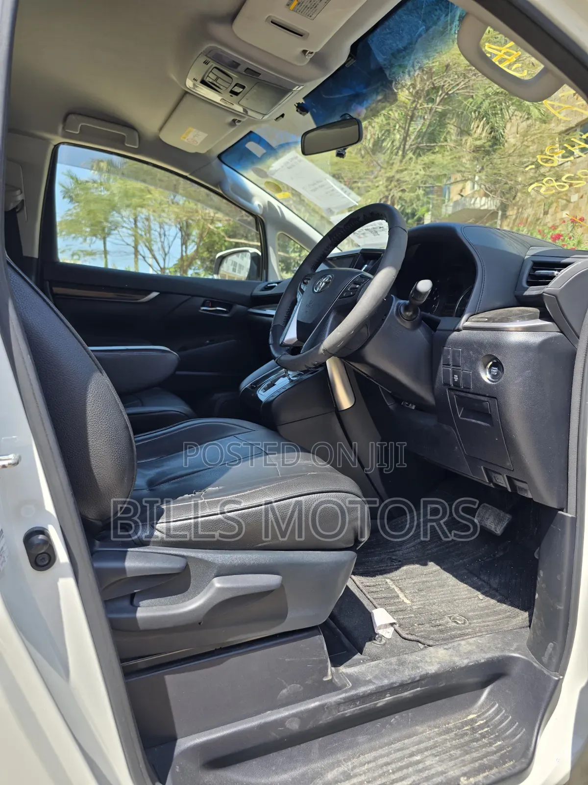 Toyota Alphard 2.5 Hybrid AWD 2016 White