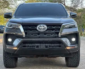 Toyota Fortuner 2022 Gray