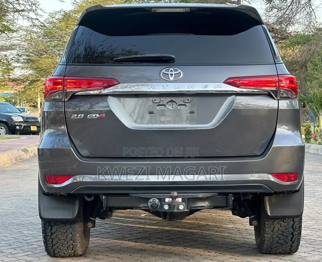 Toyota Fortuner 2022 Gray
