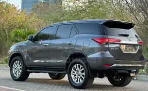 Toyota Fortuner 2022 Gray