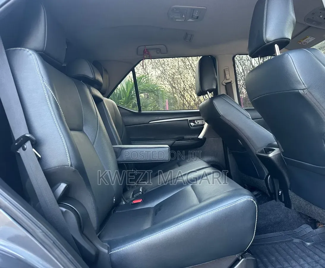 Toyota Fortuner 2022 Gray