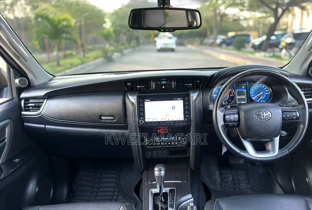 Toyota Fortuner 2022 Gray