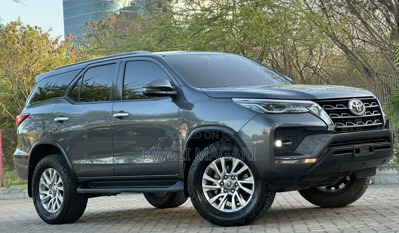 Toyota Fortuner 2022 Gray
