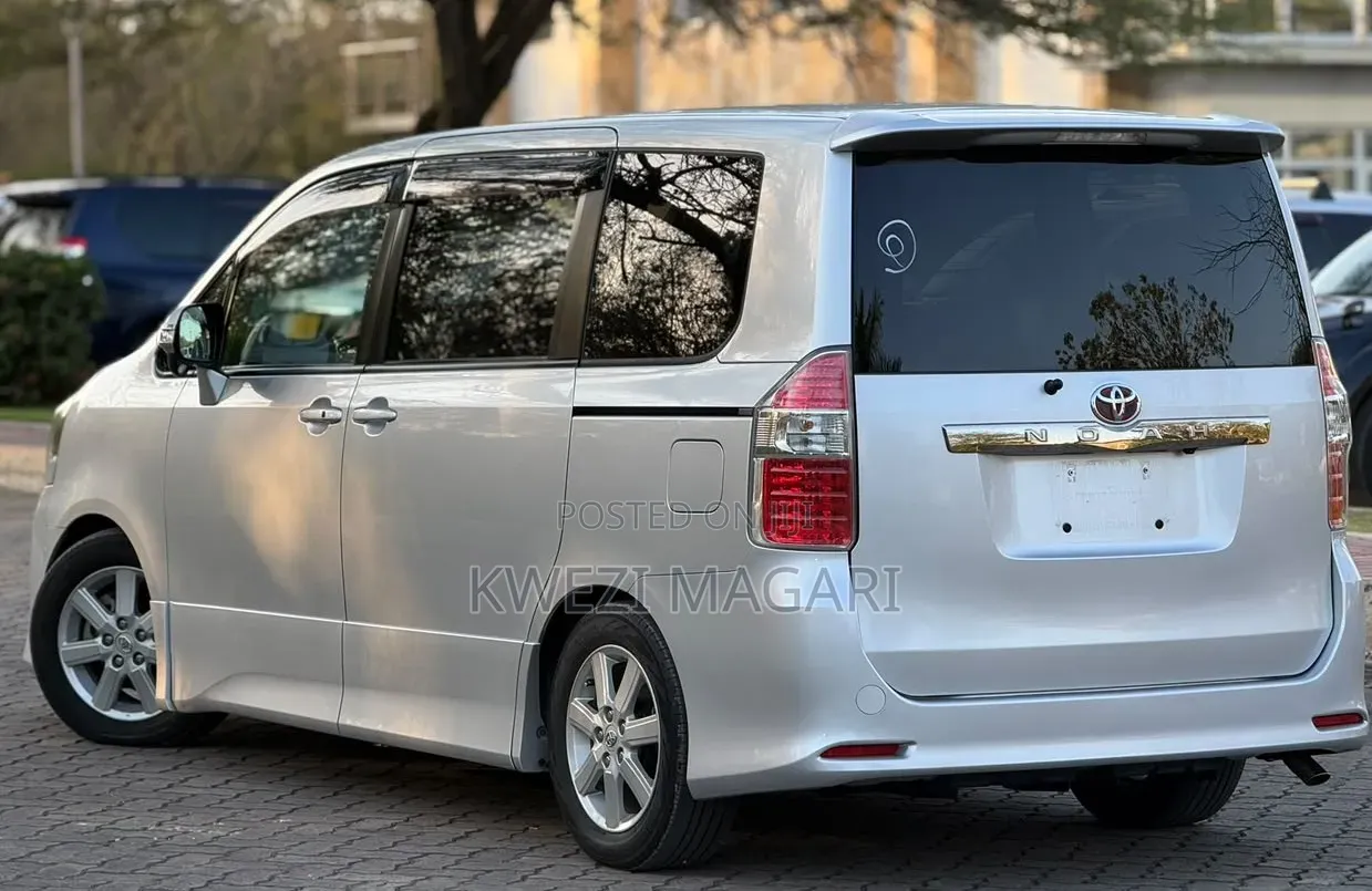 Toyota Noah 2008 Silver