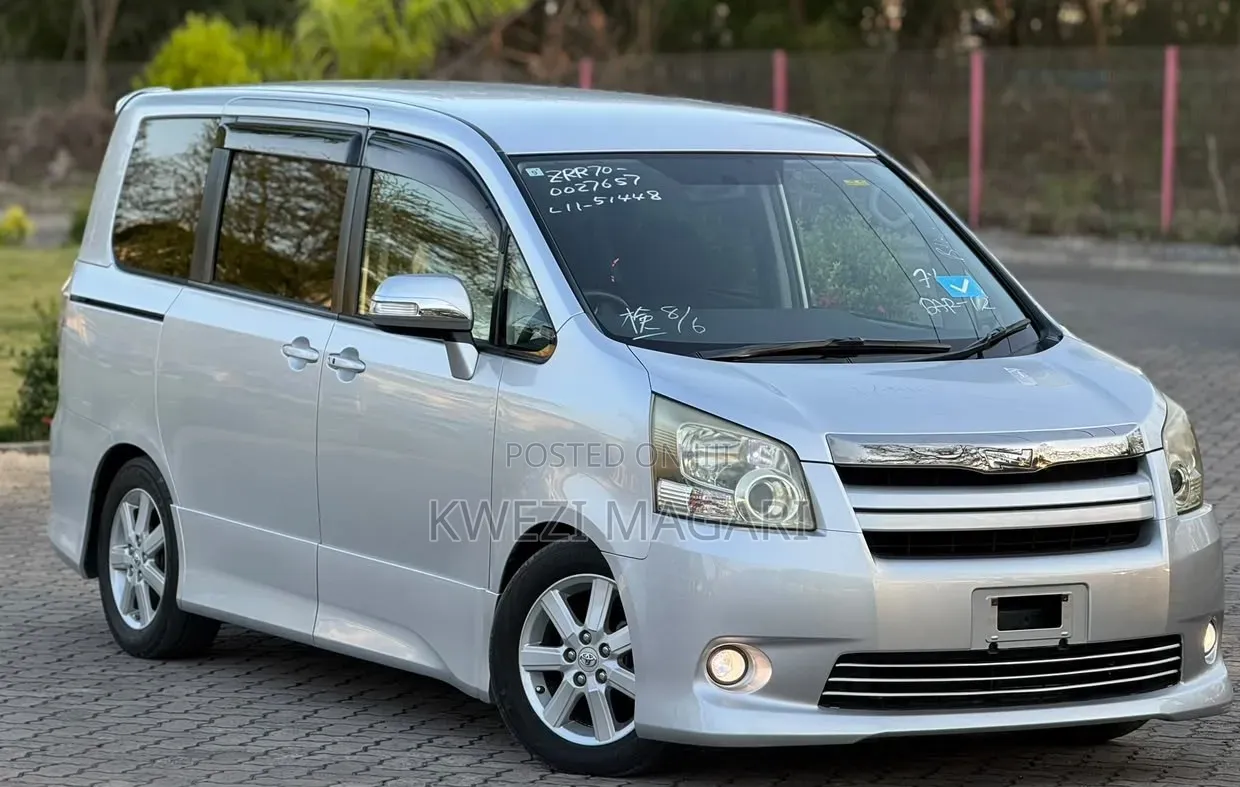 Toyota Noah 2008 Silver