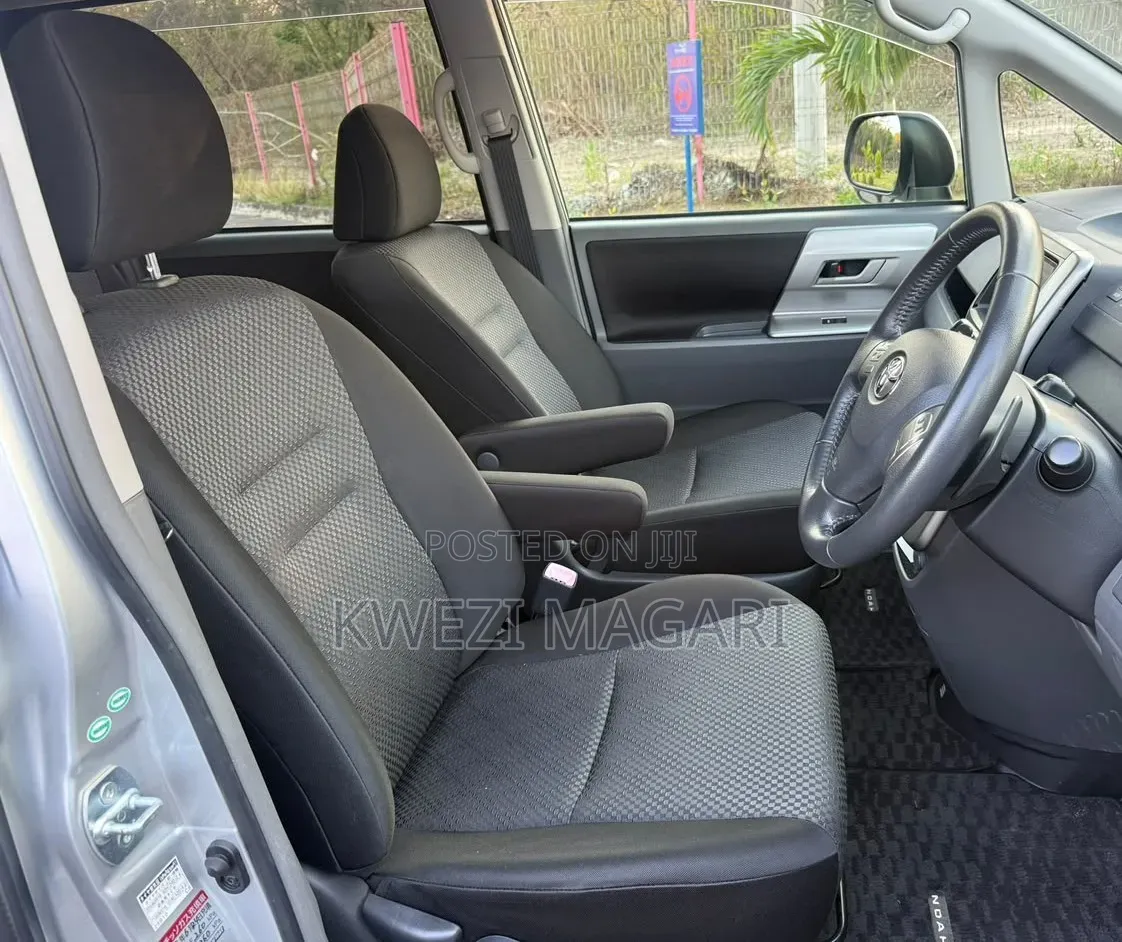Toyota Noah 2008 Silver