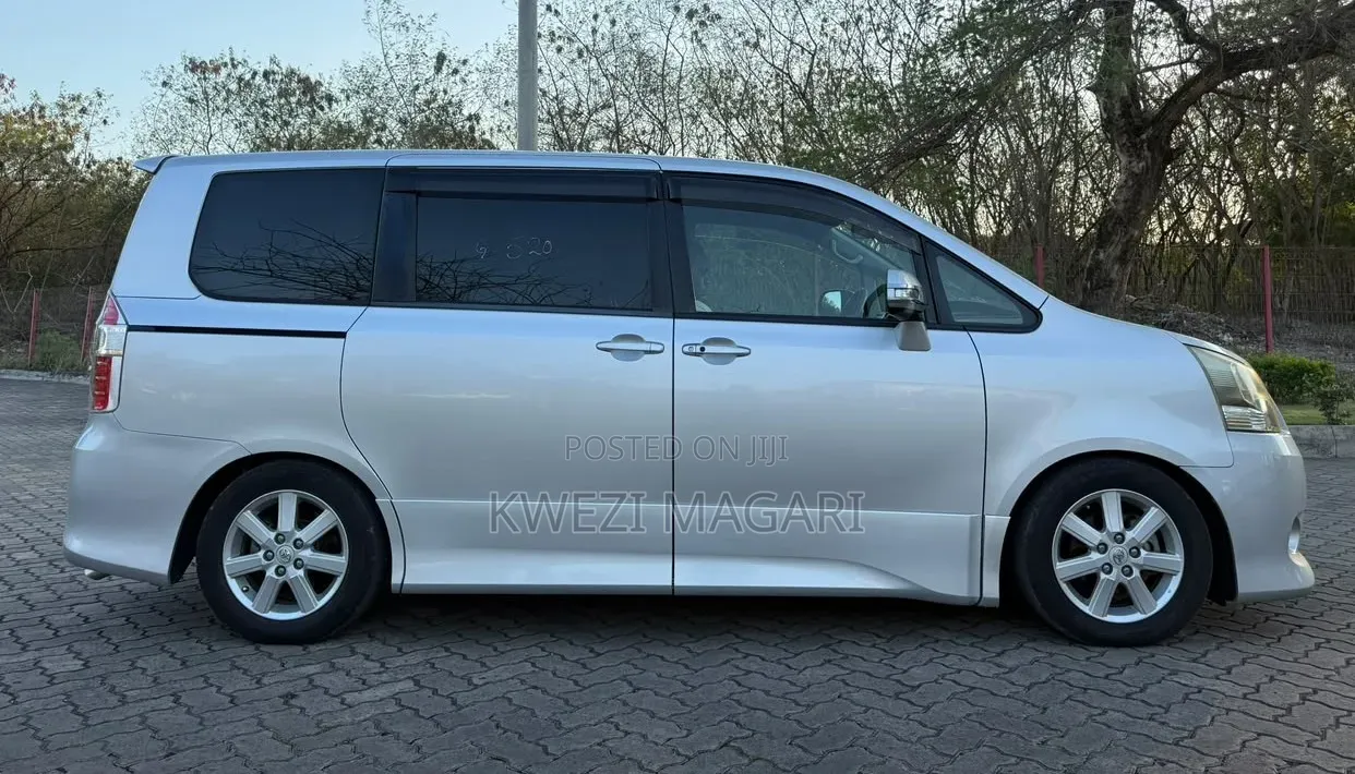 Toyota Noah 2008 Silver