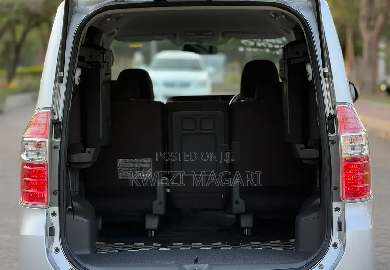 Toyota Noah 2008 Silver