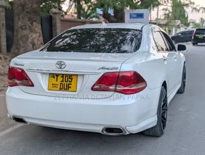 Toyota Crown 2009 White