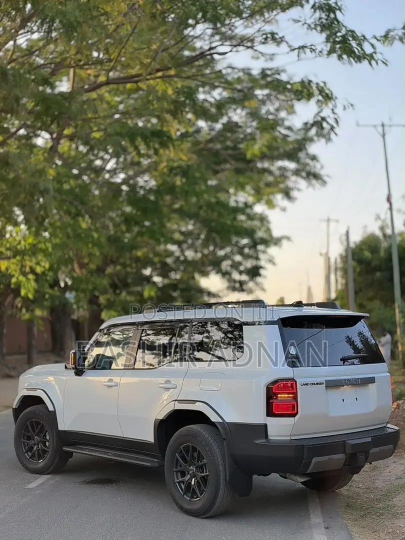 Toyota Land Cruiser Prado 2.8 2024 White