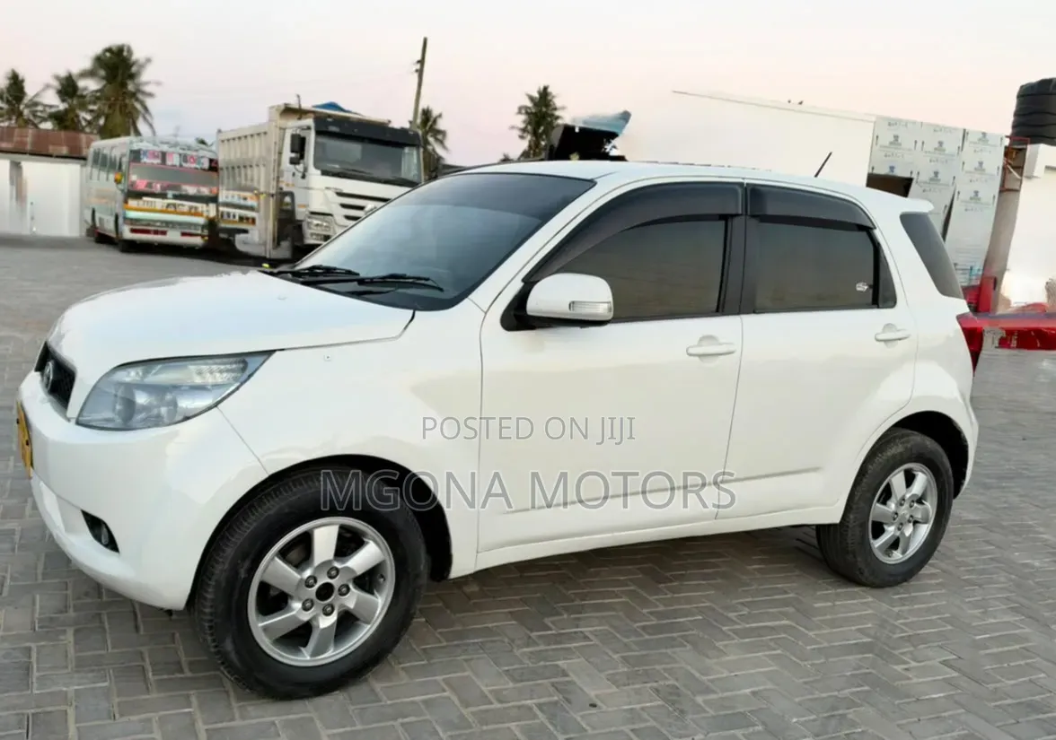 Toyota Rush 2006 White