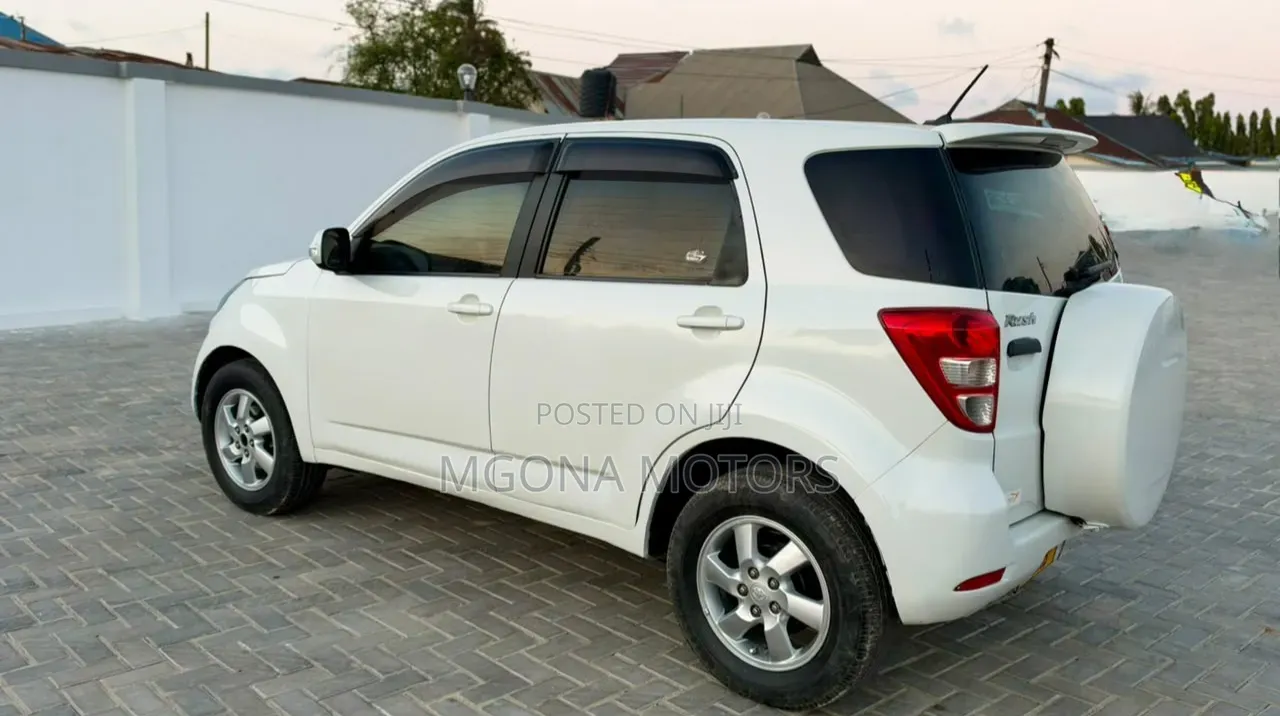 Toyota Rush 2006 White